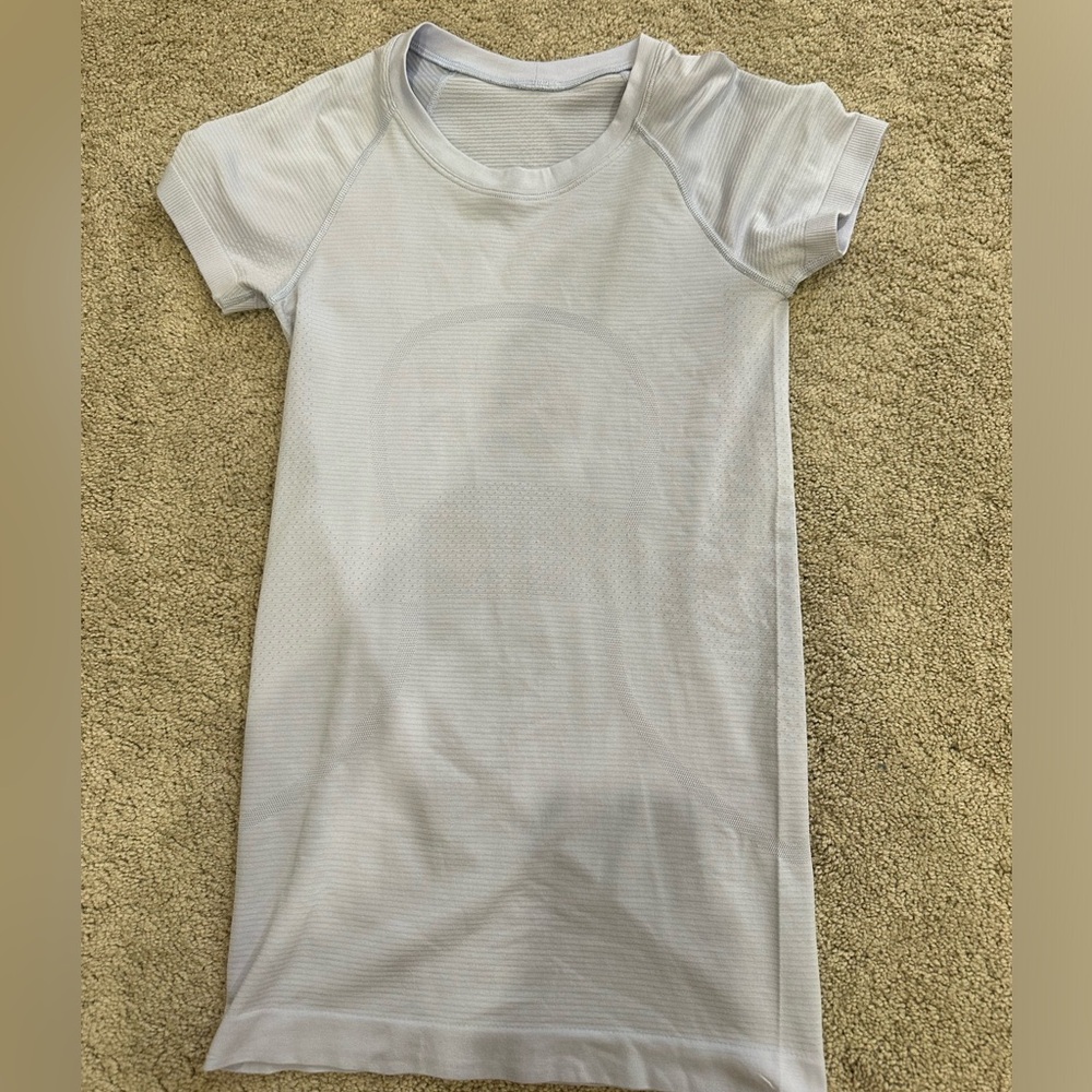DISCONTINUED light blue/purple short sleeve lululemon swiftly tech size 2